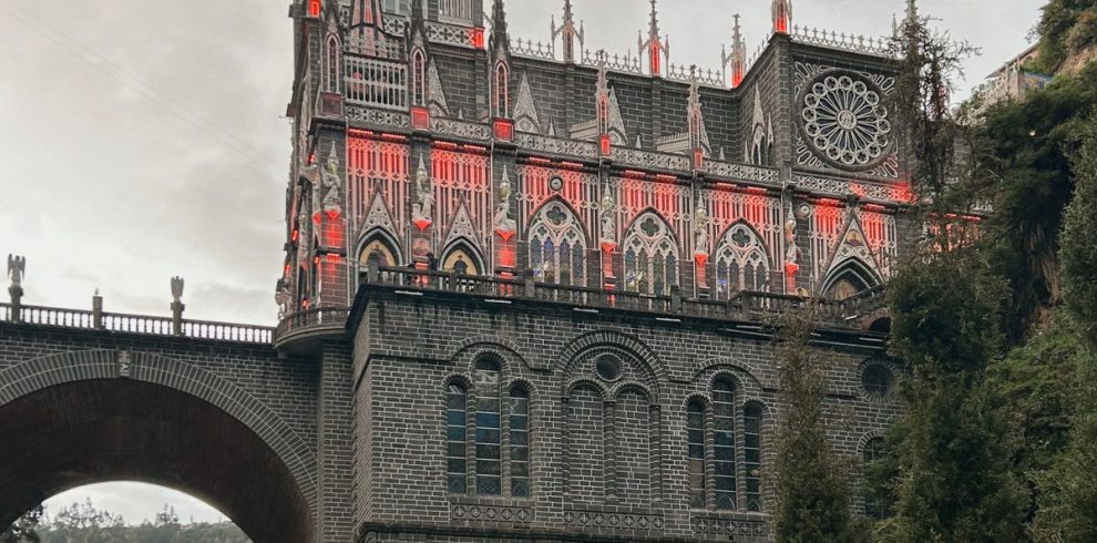 Santuario de Las Lajas sobre el cañón del río Guáitara